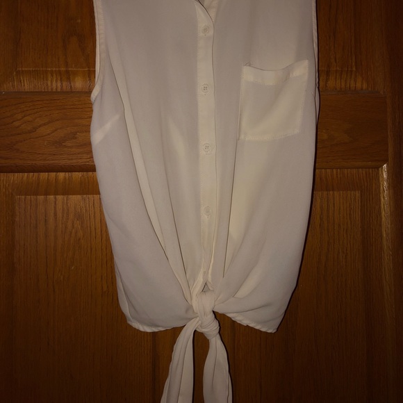 Forever 21 sleeveless blouse - Picture 2 of 3